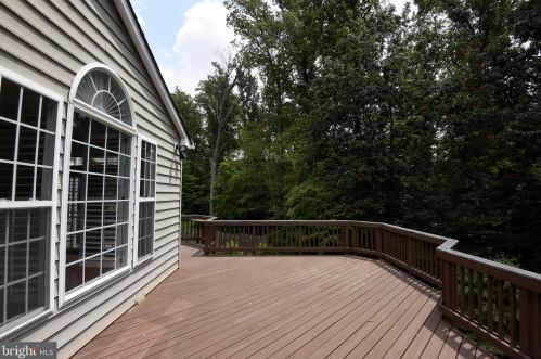 7112 Ayers Meadow Ln, Springfield VA  22150-4915 exterior