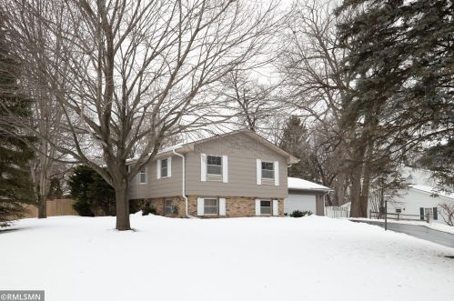 6101 104th St, Minneapolis, MN 55438-1827