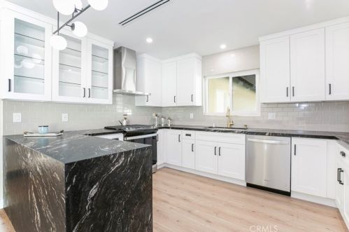 3579 Pontiac St, Glendale CA  91214-1822 exterior