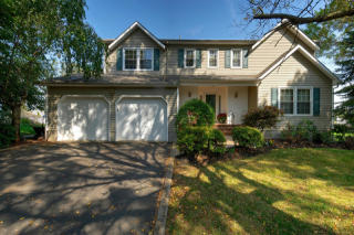 25 Van Bolton Rd, Millstone, NJ 08844-1116