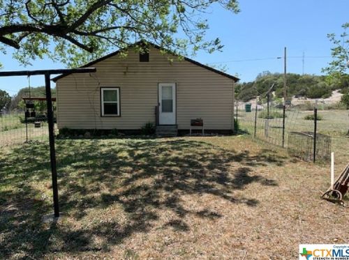 349 9th St, Lometa, TX 76853-2101