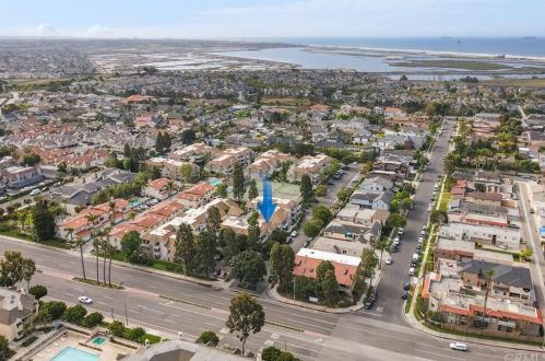 4682 Warner Ave, Huntington Beach CA  92649-3993 exterior