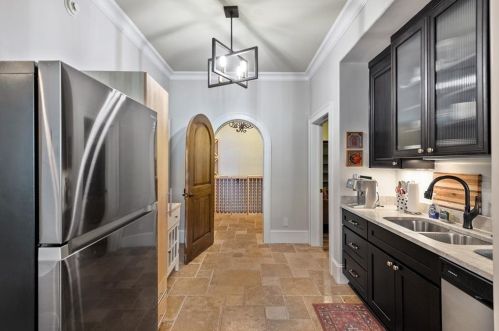 4737 Dudley Ln, Atlanta GA  30327-3306 exterior