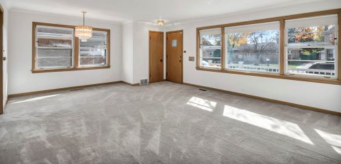 6918 Seward St, Niles, IL 60714-3019