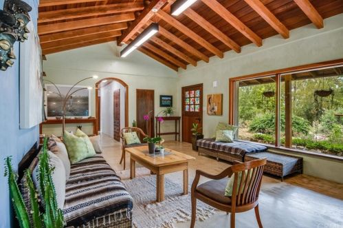2 Chuckwagon Rd, Palos Verdes Estates, CA 90274-5277