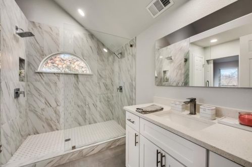 2525 Lk Bnd Ter, Carrollton TX 75006-2130 exterior