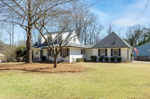 551 Winchester Dr, Marietta, GA 30008-3532
