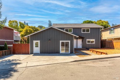 7631 Bately Ct, Sebastopol, CA 95472-3603