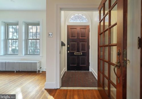 437 Carlisle St, Hanover PA 17331-2188 exterior