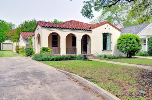 2528 Rogers Ave, Fort Worth TX  76109-1343 exterior