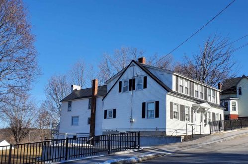 24 High St, Laconia, NH 03246-3530