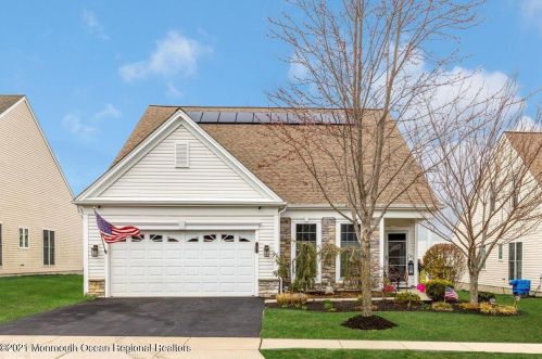 8 Ascot Ln, Lakehurst, NJ 08759-7319