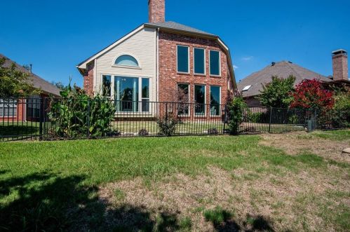 210 Wellington Rd, Irving TX 75063-7201 exterior