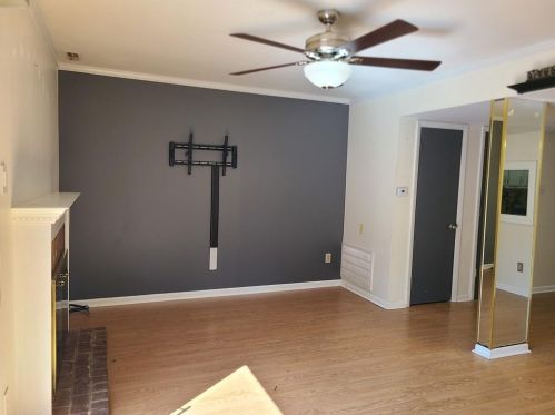 205 Village Ln, Greensboro, NC 27409-2575