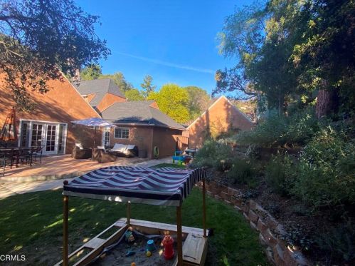 1431 Hillside Dr, Glendale CA  91208-2416 exterior