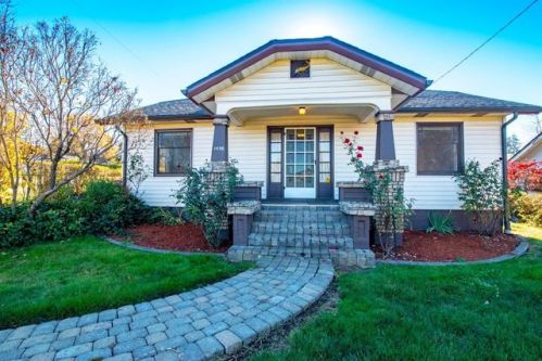 1498 Spring St, Medford, OR 97504-6275