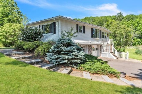 479 Clark St, Wapping, CT 06074-3601