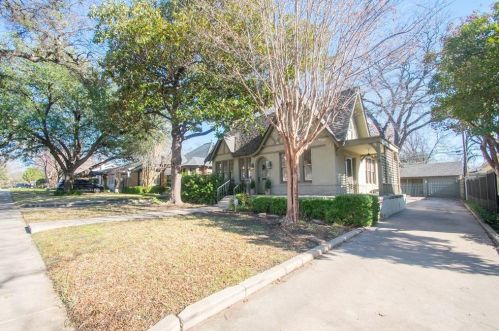 1405 Clover Ln, Fort Worth TX  76107-2424 exterior