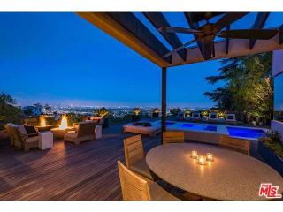 1699 Woods Dr, Los Angeles CA  90069-1633 exterior