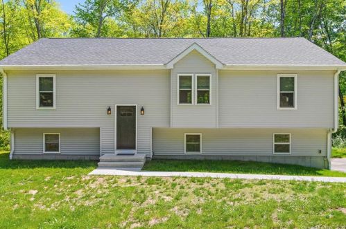 850 Upper Maple St, Killingly CT  06241-2229 exterior