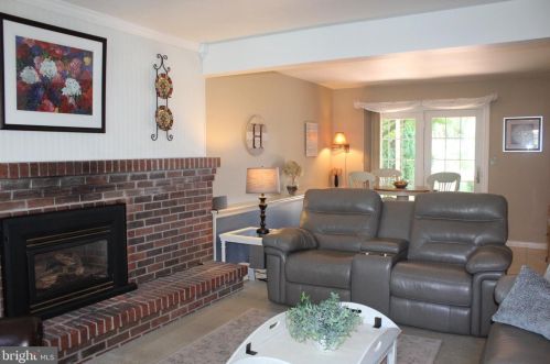 2482 Creek View Dr, Lancaster PA  17602-1451 exterior