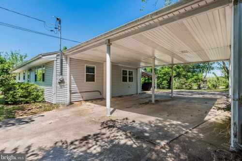 481 Cranes Gap Rd, Carlisle, PA 17013-9685