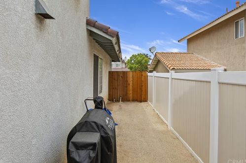 8554 Rosemary Dr, Riverside CA  92508-2965 exterior