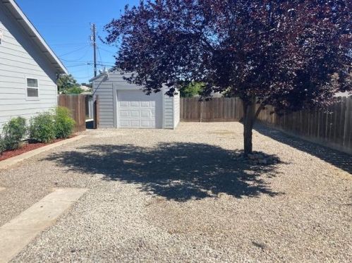 1213 Garden Ave, Modesto, CA 95351-3621