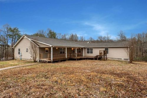 148 Shady Springs Dr, Chapmansboro, TN 37035-5384
