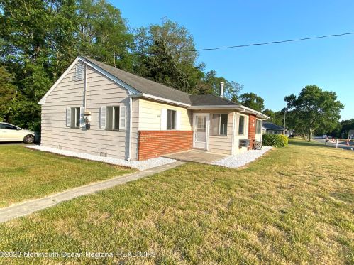 25 Pheasant St, Lakehurst, NJ 08759-5131