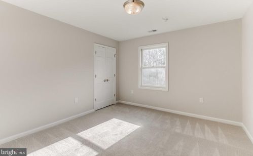 6125 Wooded Run Dr, Columbia MD 21044-3800 exterior