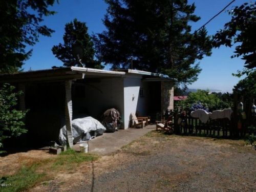 132 55th St, Newport, OR 97365-1209