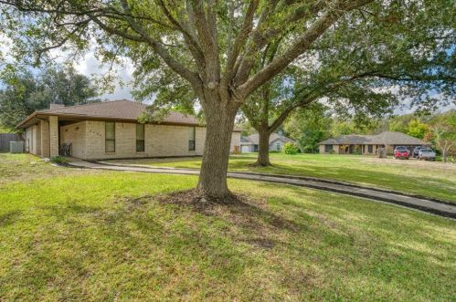 3600 Sierra Dr, Bryan, TX 77802-3551