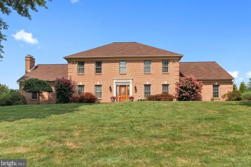 1330 Briargate Dr, York, PA 17404-9779