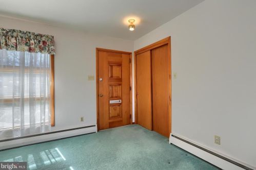 6850 Elk St, Harrisburg, PA 17111-4527