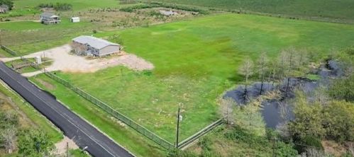 2645 Fairway Dr, Angleton TX 77515-7396 exterior