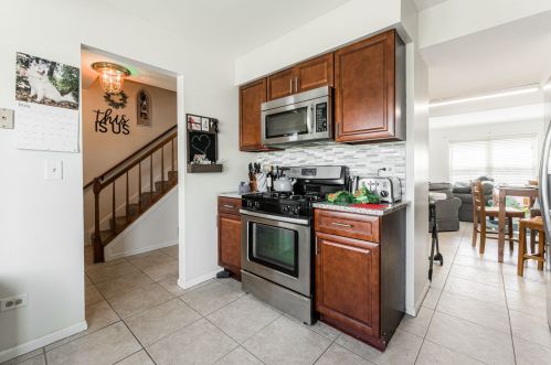 1308 Oriole Trl, Carol Stream IL  60188-6062 exterior