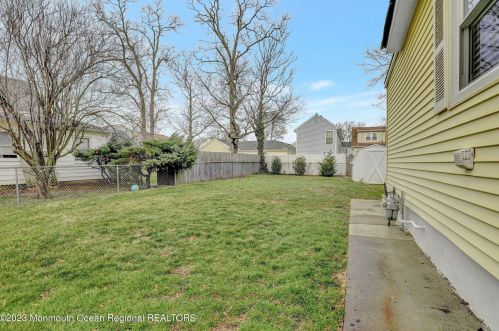 127 Cedar Ave, Middletown NJ  07748-5503 exterior