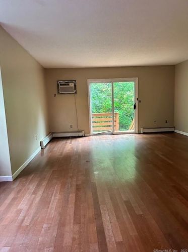 8 Broad St, Meriden, CT 06450-6510