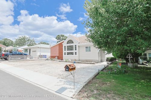 554 Crestview Ter, Point Pleasant Beach, NJ 08742-2739