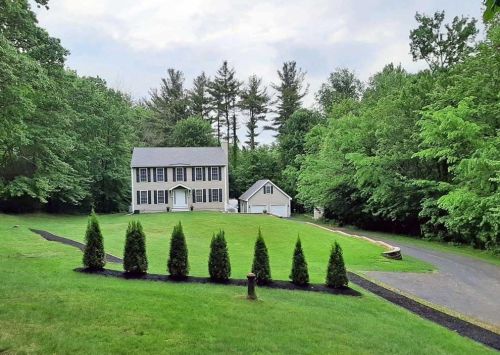 106 Hardy Rd, Londonderry, NH 03053-2824
