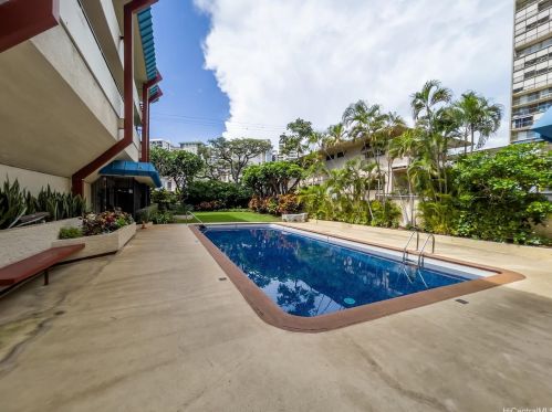 1535 Pensacola St, Honolulu HI  96822-3835 exterior