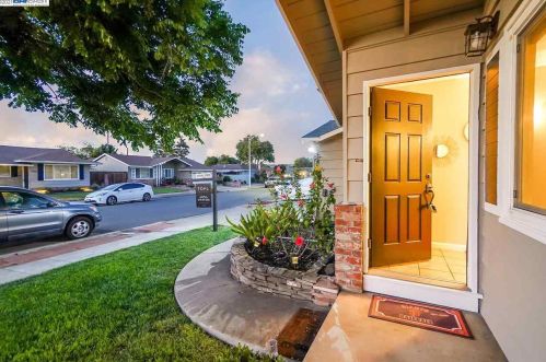 1064 Edgemere Ln, Hayward, CA 94545-2604