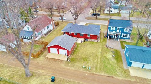 200 Whitney St, Marshall, MN 56258-1403