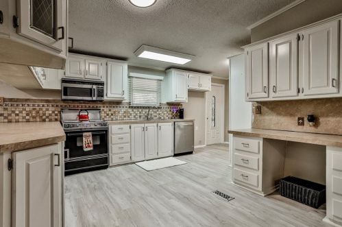 3809 Lands End Ct, Granbury TX  76048-6113 exterior