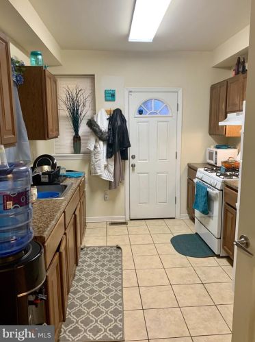 1061 Langham Ave, Camden NJ 08103-2817 exterior