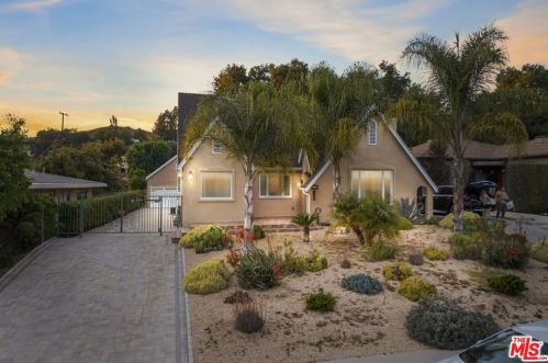 2417 Glenoaks Blvd, Glendale CA  91206-3027 exterior