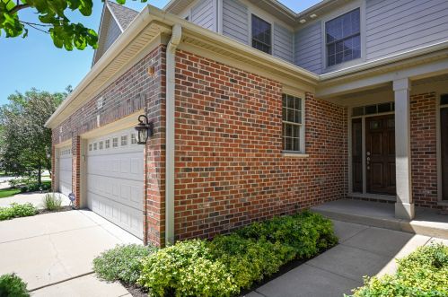 722 Kingsbrook Gln, Glendale Heights, IL 60137-6217