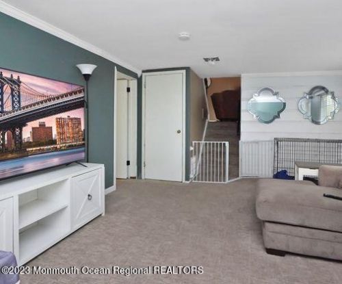62 Annapolis Dr, Hazlet NJ  07730-2354 exterior