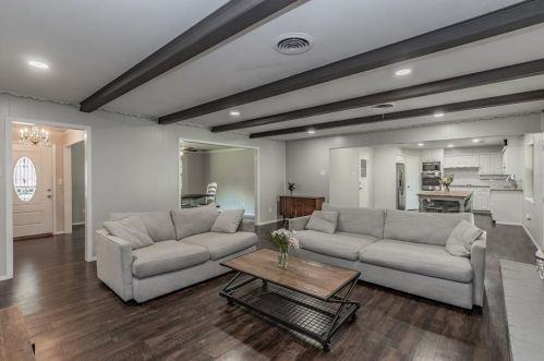 4817 Briarwood Ln, Fort Worth TX  76103-1702 exterior